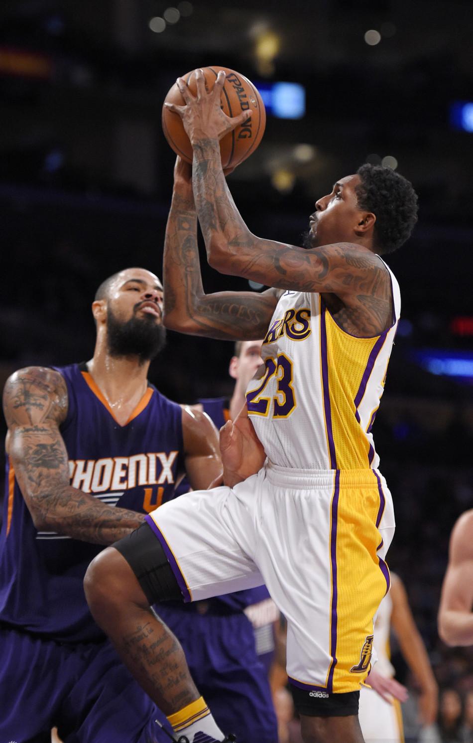 他主动分球 他主动分球