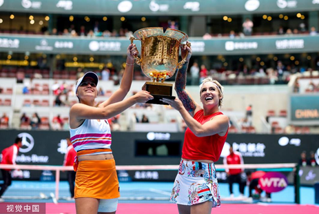 导致她们无 导致她们无