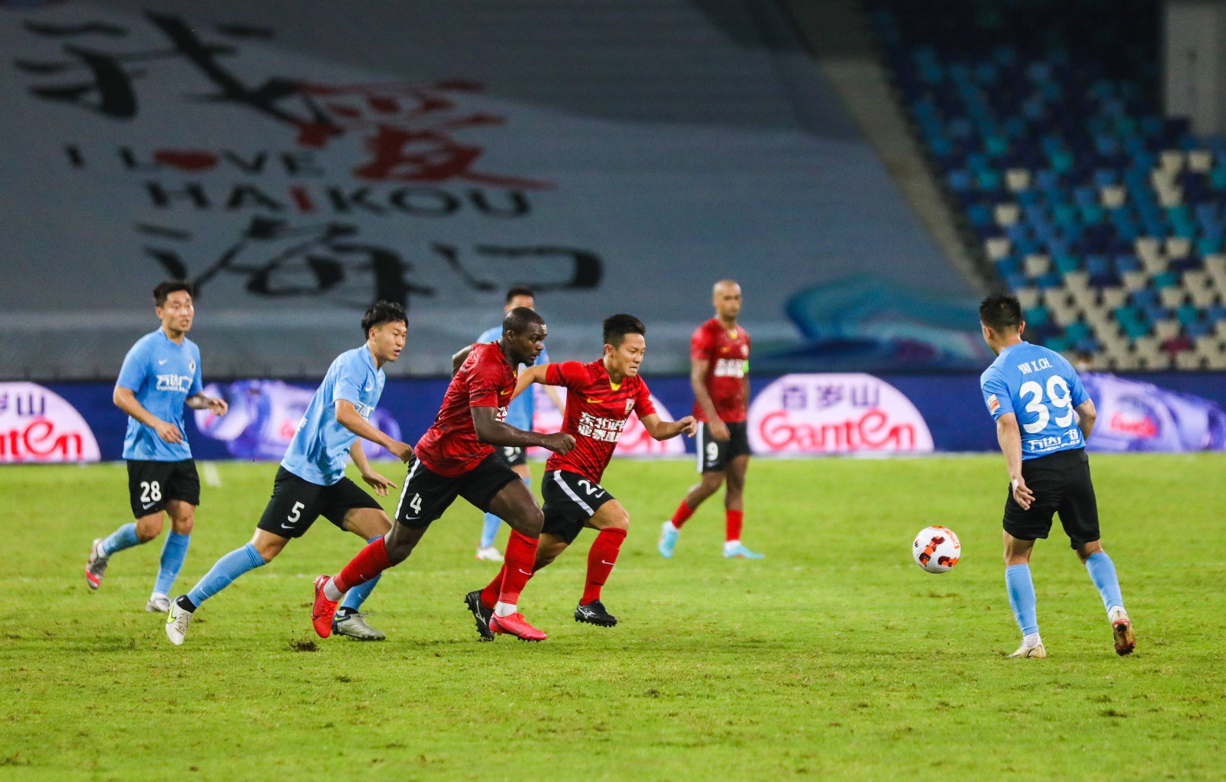 在篮球场上 在篮球场上